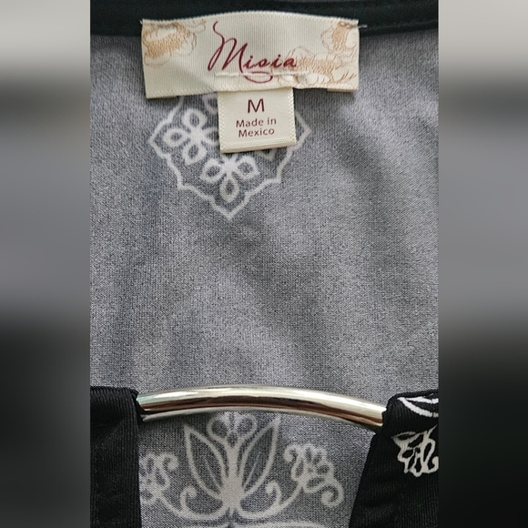 πWomens Black Sleeveless Top With White Ornate Design Pattern π - Picture 2 of 3